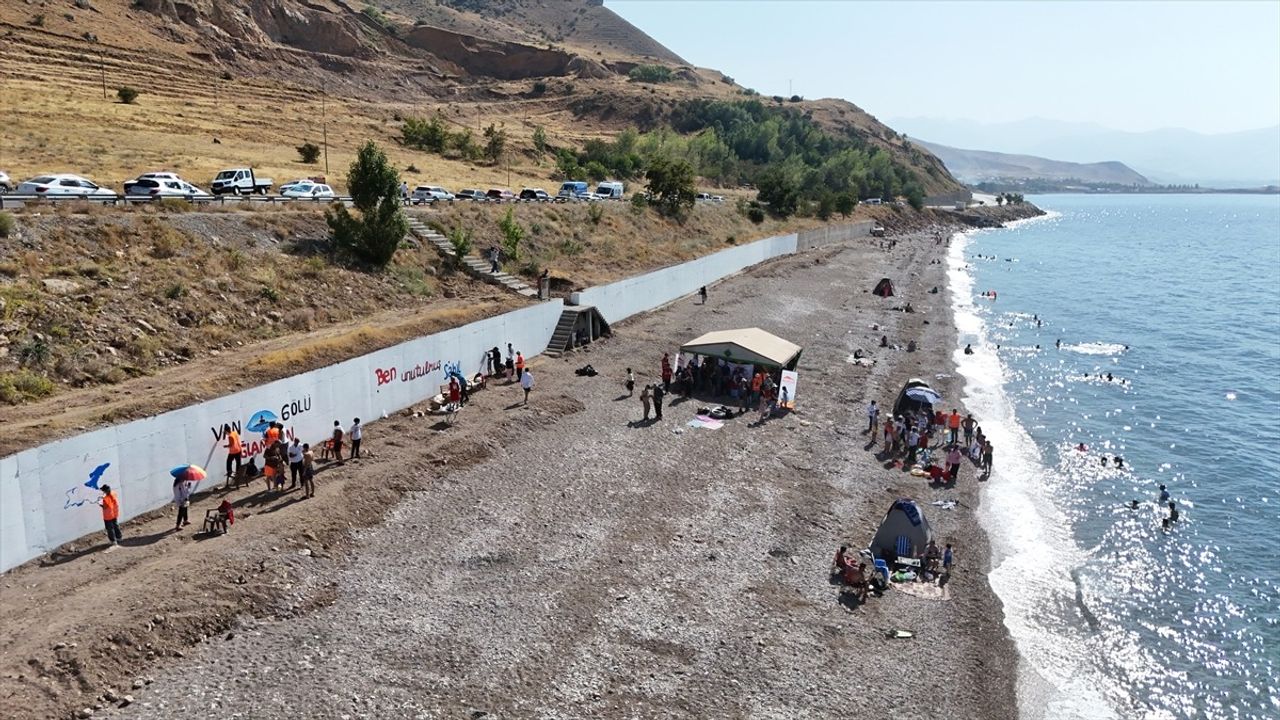 Doğaseverlerden Van Gölü ve Alzheimer Hastalığına Farkındalık Etkinliği