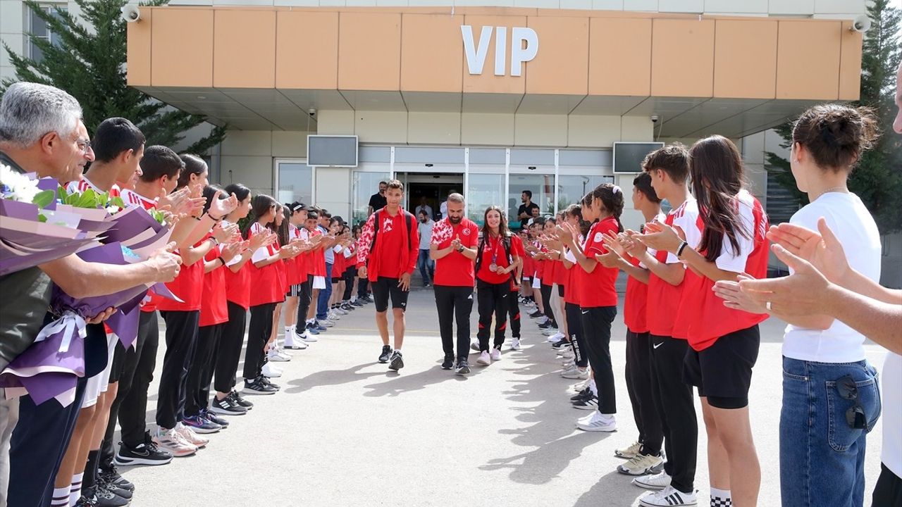 Edibe Yağız, Tampere'den Gümüş Madalya ile Van'a Döndü