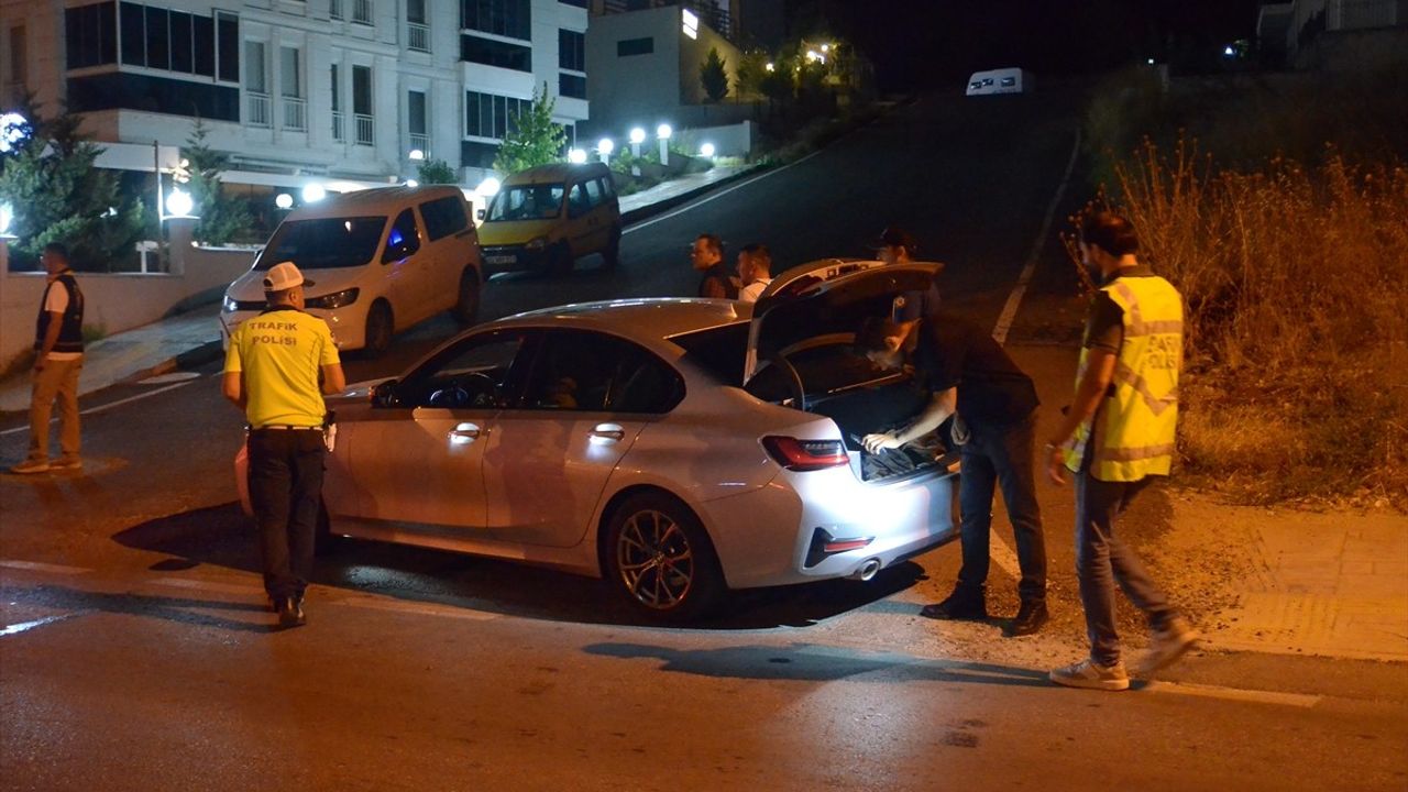 Edirne'de Denetimden Kaçan Şüpheliler Polis Tarafından Yakalandı