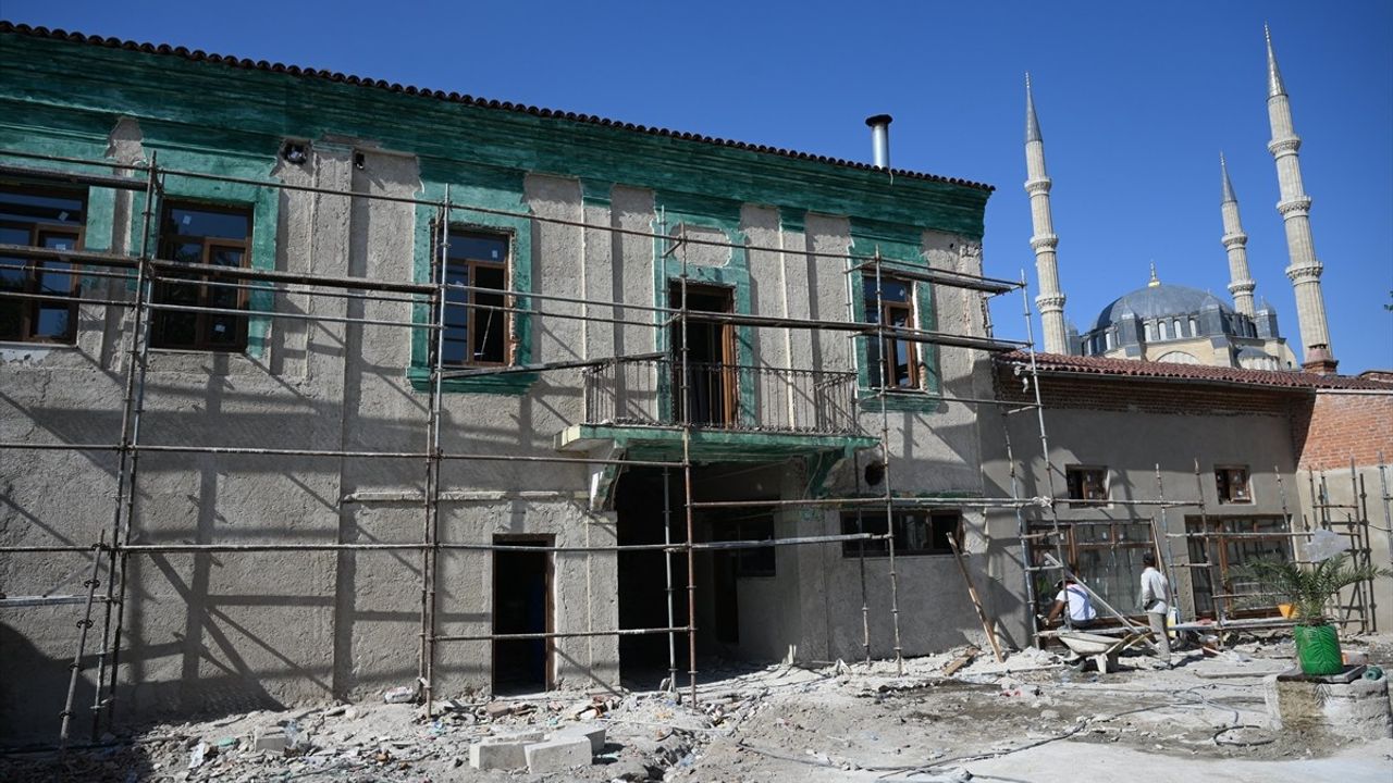 Edirne'de Havlucular Hanı ve Mezit Bey Hamamı'nda Restorasyon Sürüyor