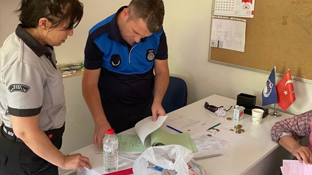 Edirne'de Selimiye Camisi çevresinde dilencilere ve satıcılara para cezası