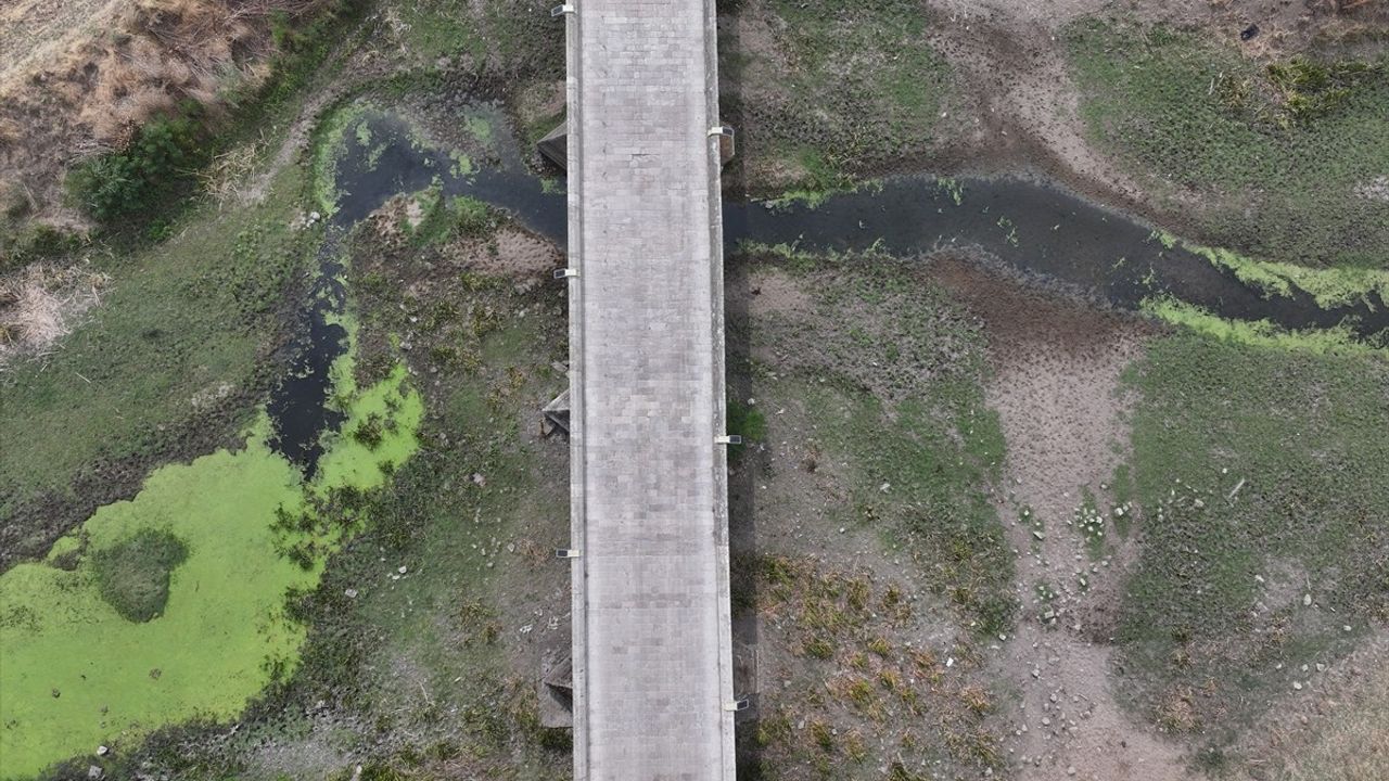 Edirne'de Tunca Nehri Kuruyarak Tehlike Sinyalleri Veriyor