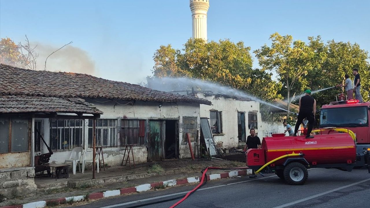 Edirne Havsa'da Yangın: Hasköy'de Bir Ev Kullanılamaz Hale Geldi, Tamirhane ve Metruk Binada Hasar