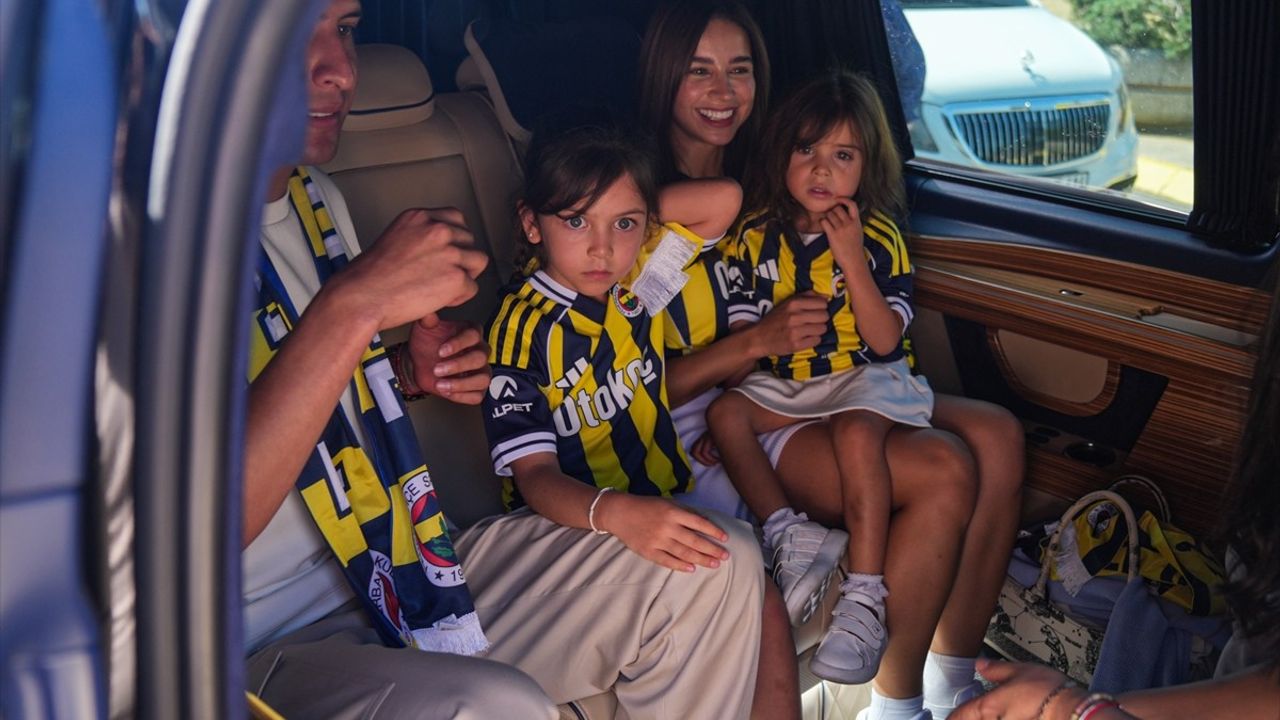 Edson Alvarez İstanbul'da: Fenerbahçe için geldi