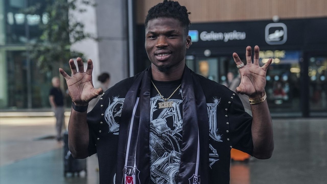 El Bilal Toure İstanbul'da: Beşiktaş'ın kiralık transferinde hareketli karşılama