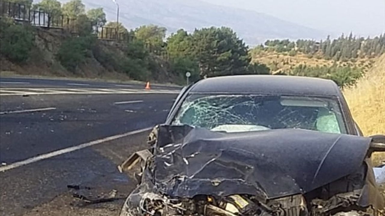 Elazığ'da Trafik Kazası: 6 Yaralı
