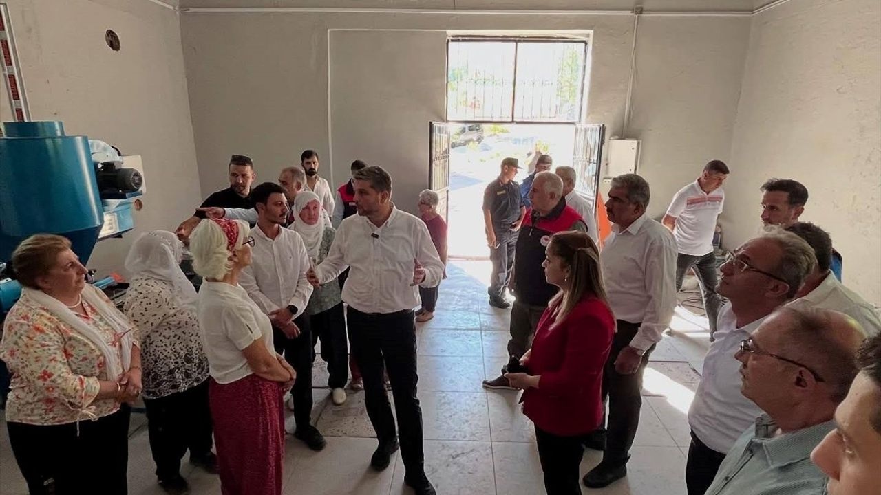 Elazığ'da Yangından Zarar Gören Leblebi Tesisine Bakanlık Desteği