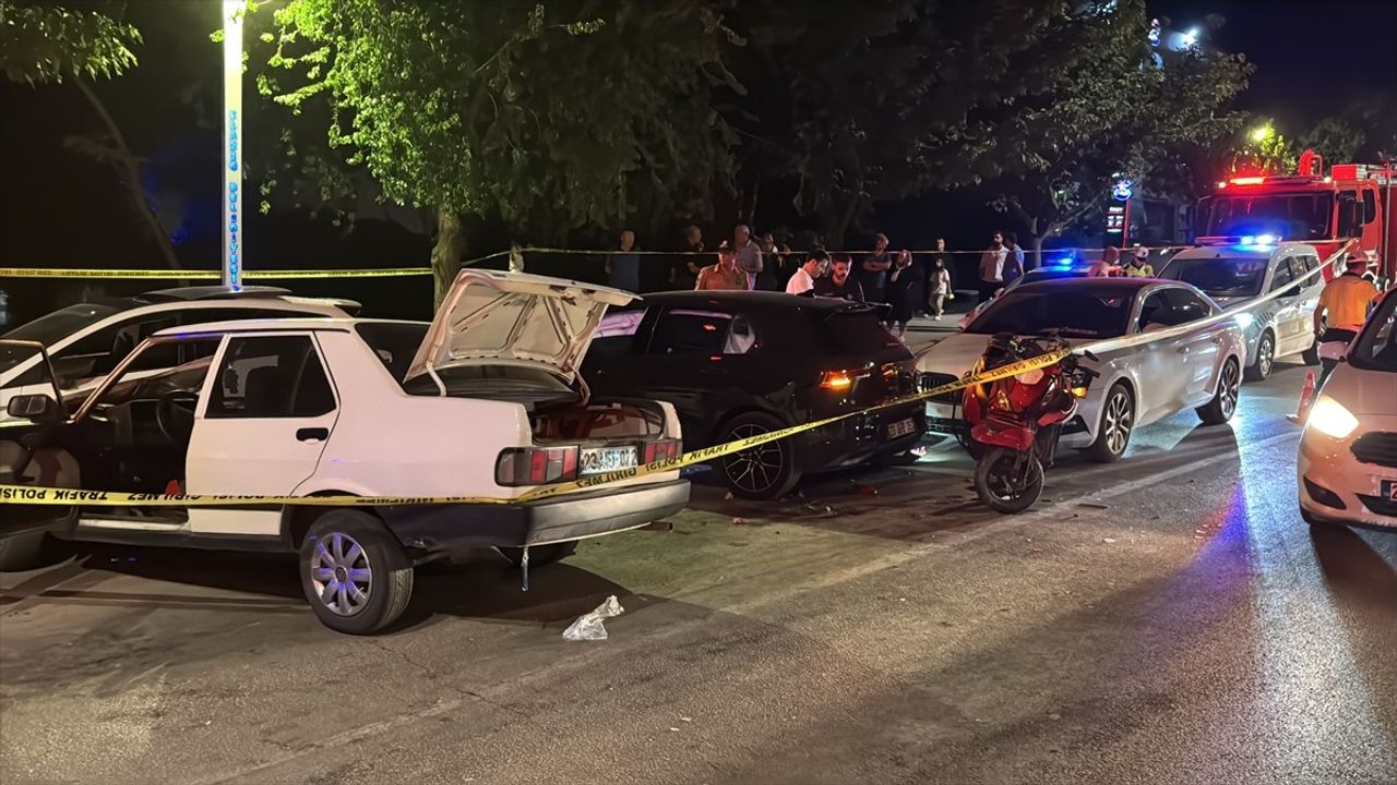 Elazığ'da Zincirleme Trafik Kazası: 2'si Ağır 4 Yaralı