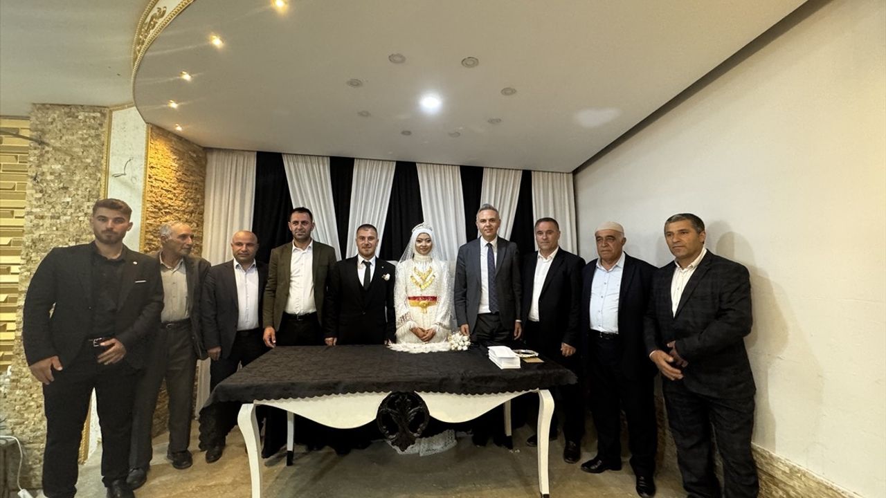 Endonezya'dan Hakkari'ye Gelin: Mia Meyra Rismawati ile Rıdvan Durgun'un Mutlu Düğünü