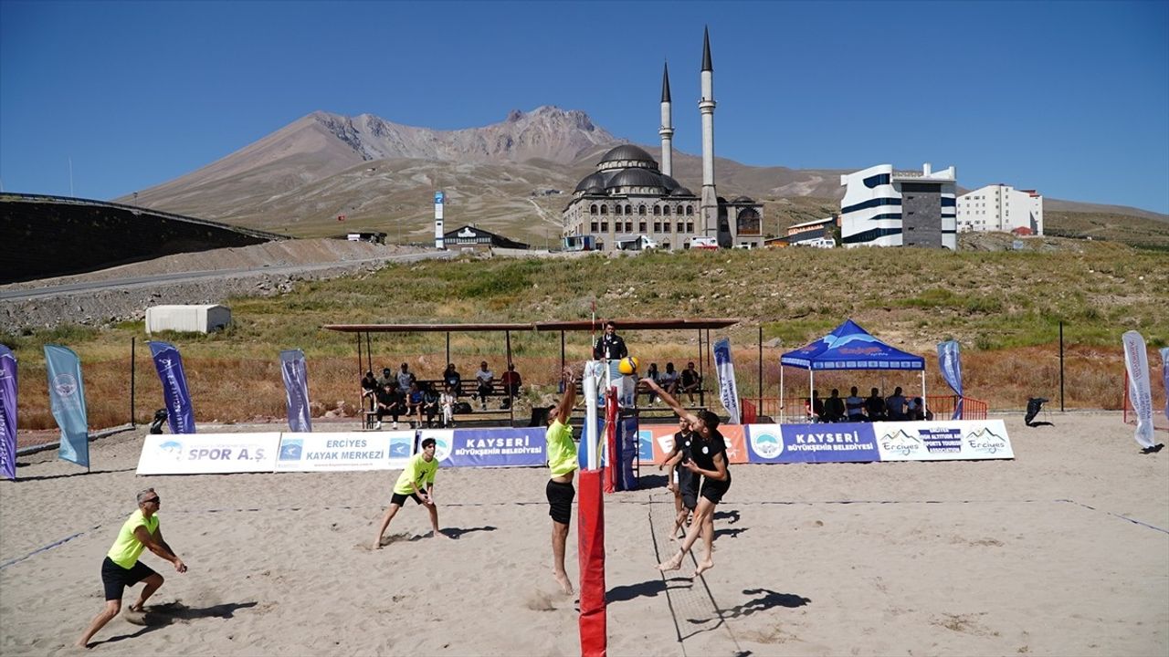 Erciyes'te 'En Havalı Voleybol Turnuvası' başladı — 20 erkek, 8 kadın takım