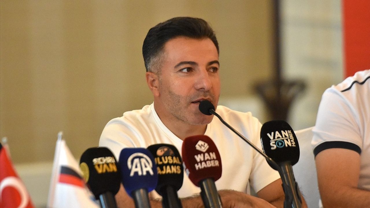 Erol Temel: İmaj Altyapı Vanspor’da Transferler 3 Bölgeye Odaklandı, Stoper Pazartesi Geliyor