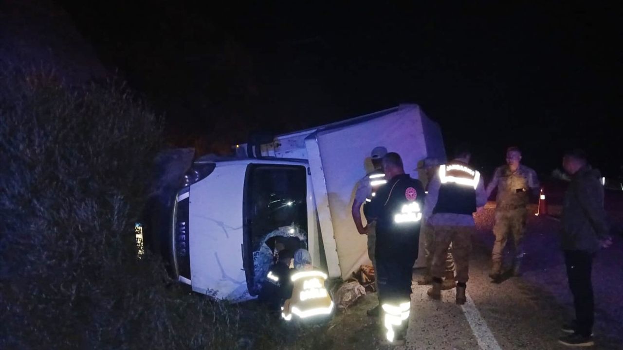 Erzincan'da Kamyonet Devrildi: Sürücü Zeki T'nin (52) Hayatını Kaybetti