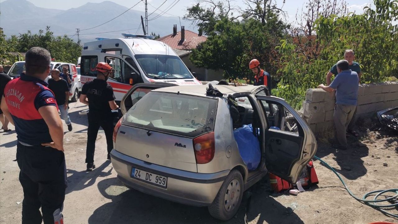 Erzincan'daki Trafik Kazasında 1 Kişi Hayatını Kaybetti, 3 Yaralı