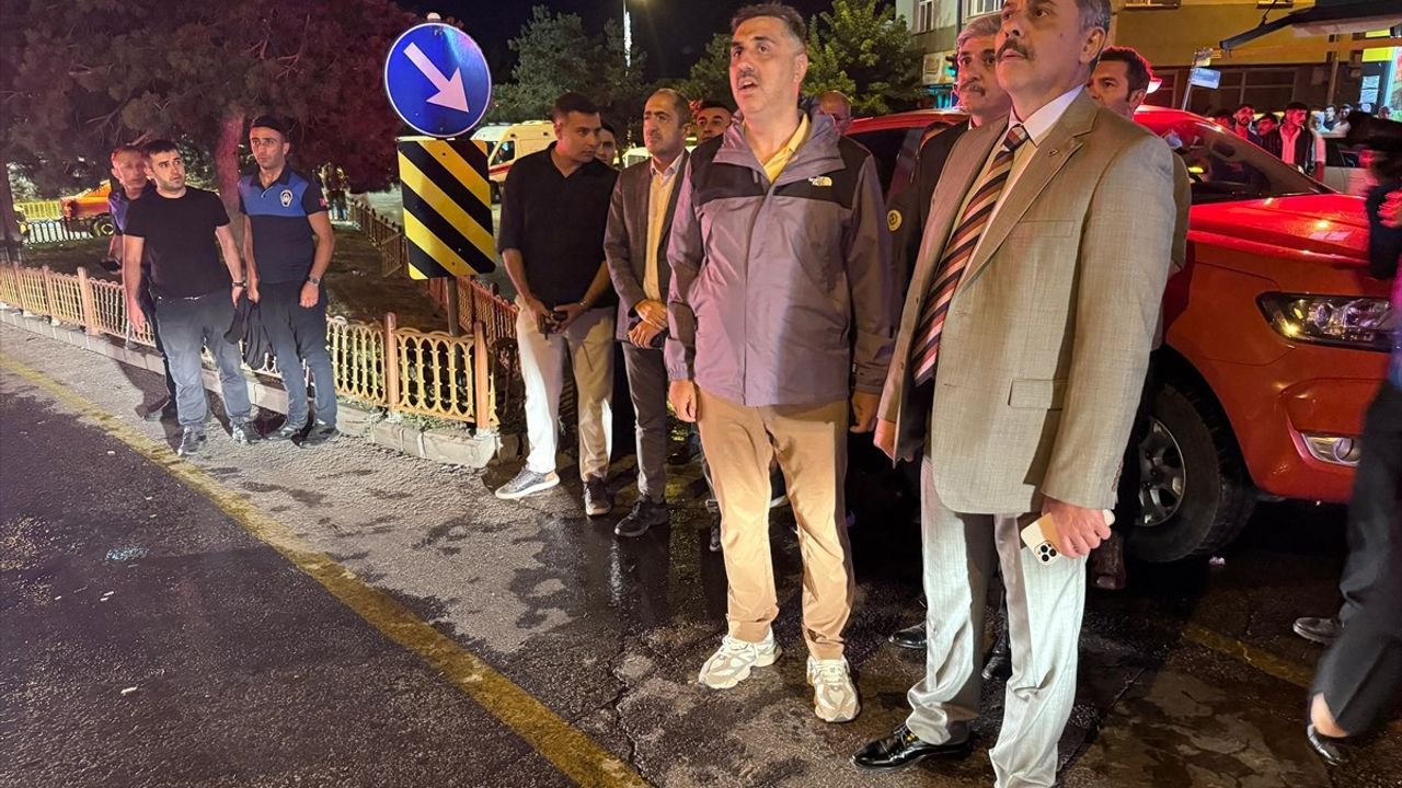 Erzurum'da Cağ Kebabı Restoranında Yangın Çatılara Sıçradı