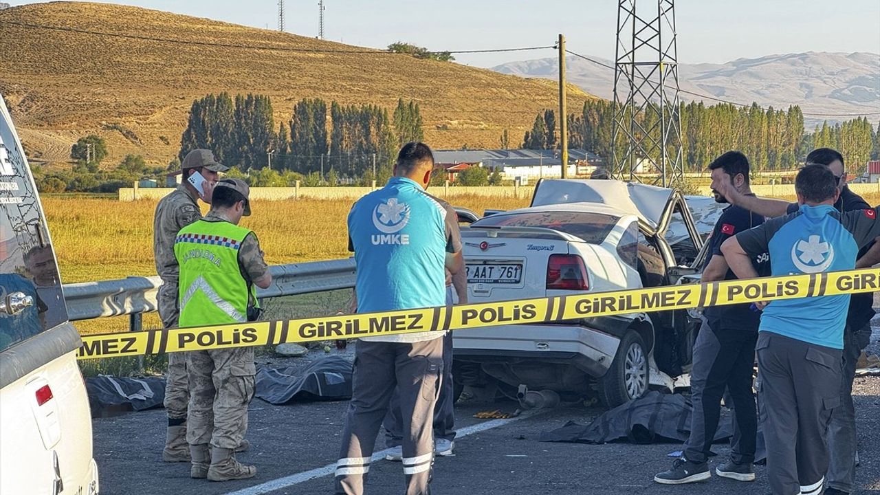 Erzurum'da İki Otomobil Çarpıştı: 4 Ölü, 4 Yaralı