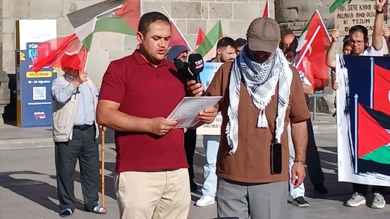 Erzurum'da sağlıkçılardan Gazze için 93. hafta yürüyüşü