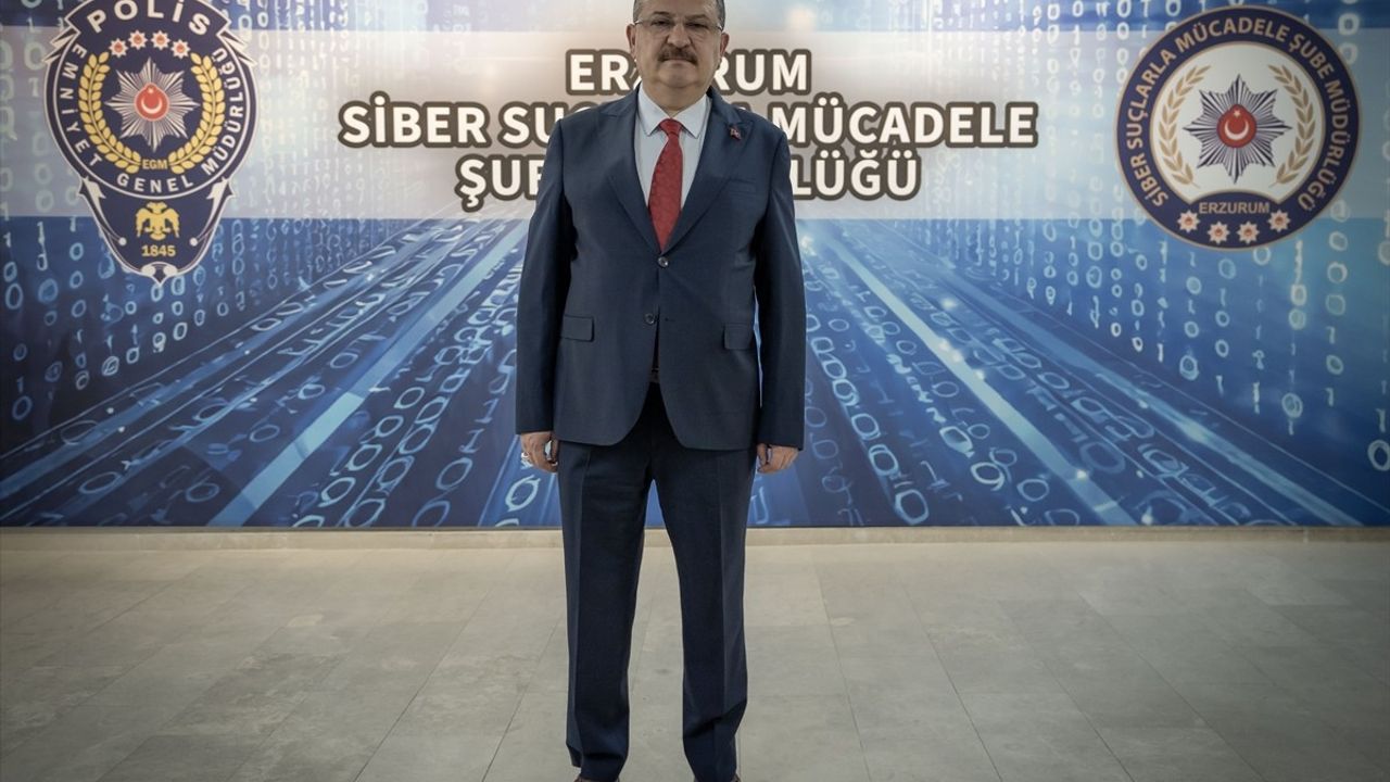 Erzurum Polisi 'Siber Devriye' ile Suçları Önlemeye Devam Ediyor