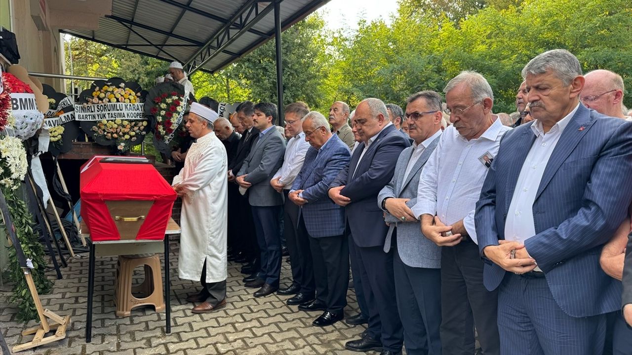 Eski Bakan Hasan Akyol Bartın'da Son Yolculuğuna Uğurlandı