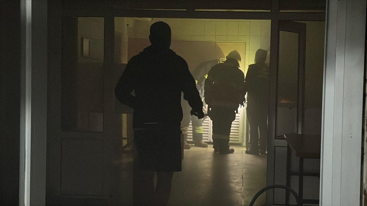 Eskişehir Büyükşehir Belediyesi'nde Bodrum Katında Duman Tahliye Edildi