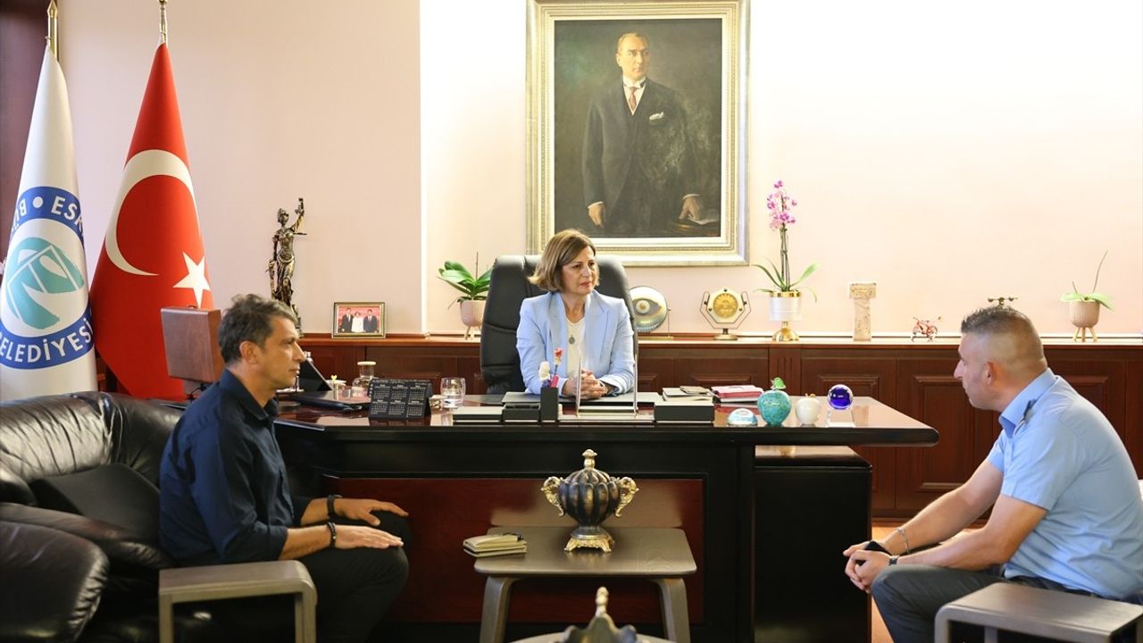 Eskişehir'de Otobüs Şoförü Fenalaşan Çocuğu Hastaneye Yetiştirdi