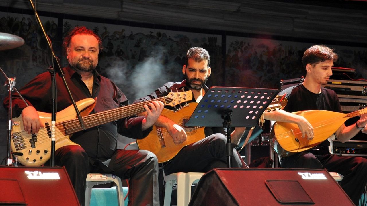 Eskişehir'de Senfoni Orkestrası 30 Ağustos'ta Kahramanlık Türküleri Seslendirdi