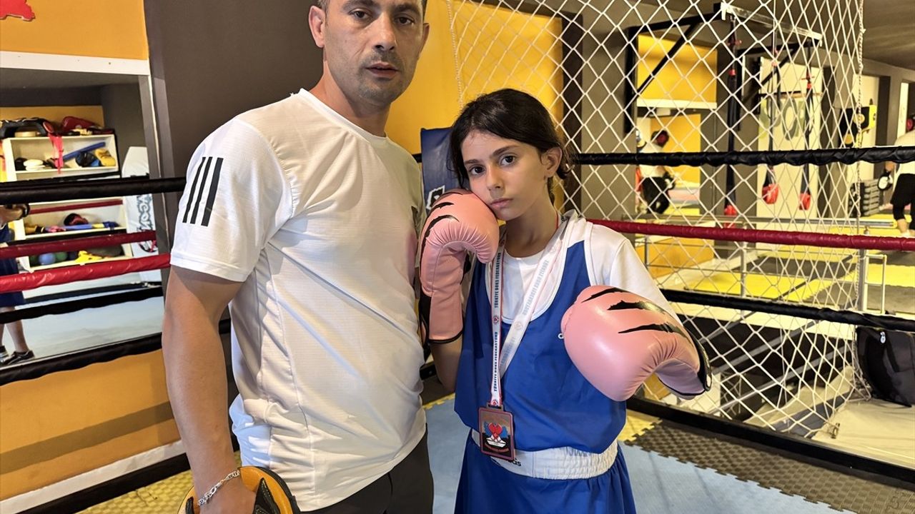 Eylüllü Yetenek: Şampiyon Boksör Kerem Gürgen'in Kızı Eylüll Gürgen Boks Yoldaşlığında