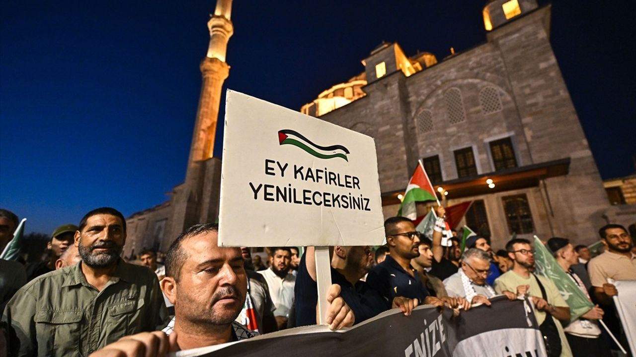 Fatih'te Filistin'e Destek Yürüyüşü: Gazze'nin Zaferi İçin Duaya Davet