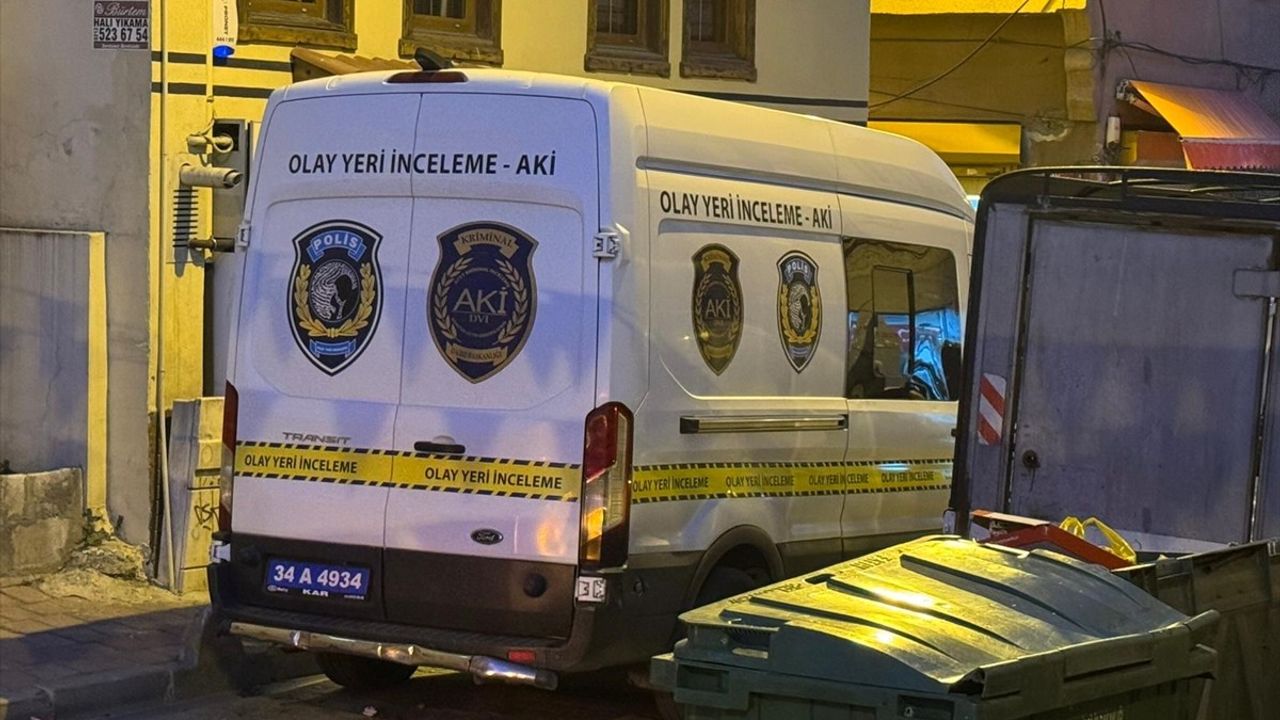 Fatih'te İnşaat Malzemeleri Dükkanının Kuyusunda Erkek Cesedi Bulundu