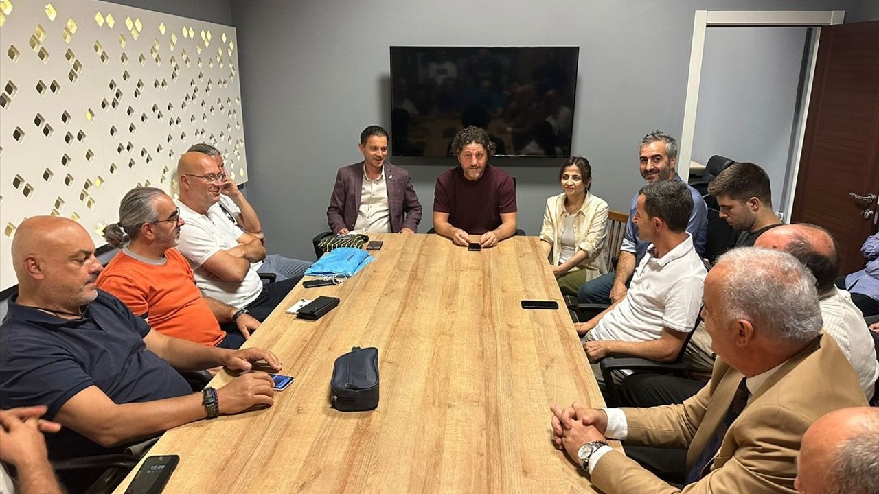 Fatih Tekke'den TSYD ziyareti: 'Bence gemi limana yanaştı'