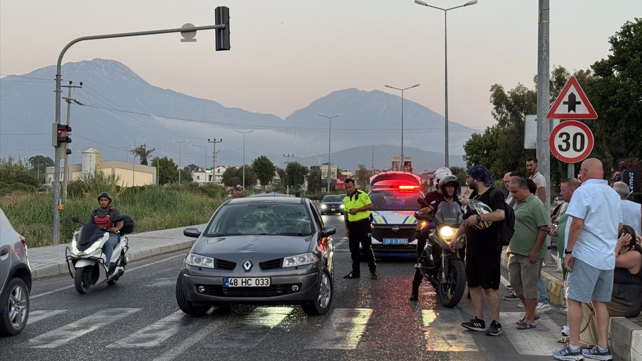 Fethiye'de Otomobil Yayanın Üzerine Düştü: İngiliz Kadın Ağır Yaralı