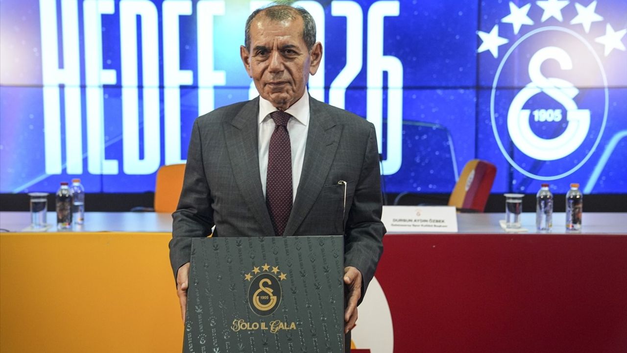 Galatasaray Başkanı Dursun Özbek, Osimhen Transferinden Memnun: 'Bizim İçin Çok Önemli'