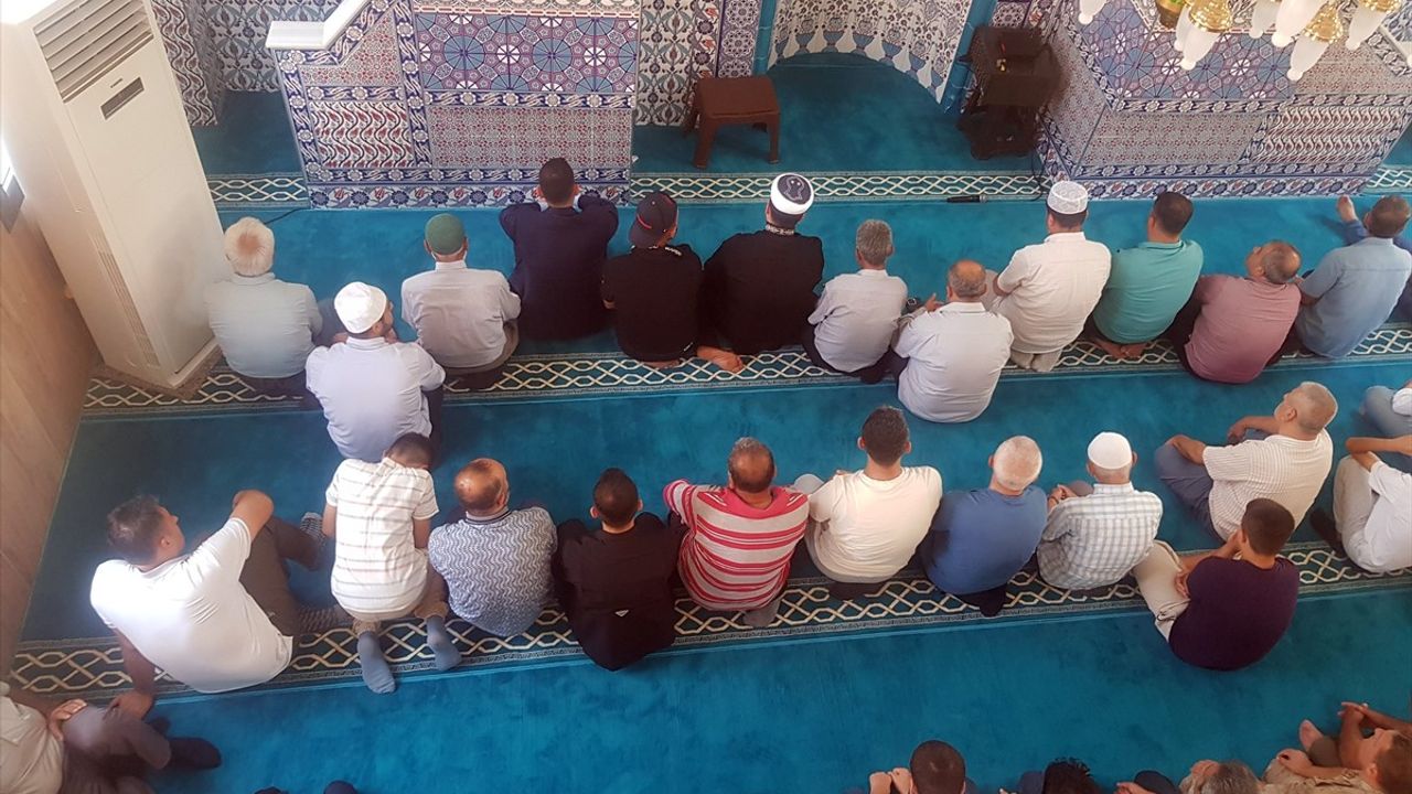 Gaziantep İslahiye'de Depremde Yıkılan Cami Yeniden İbadete Açıldı