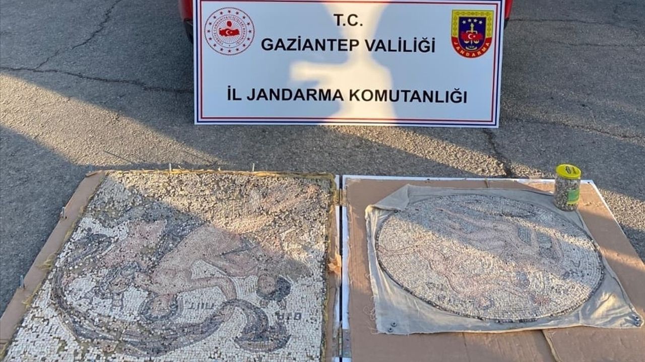 Gaziantep Nurdağı'nda 2 Tarihi Mozaik Ele Geçirildi, 3 Şüpheli Gözaltında