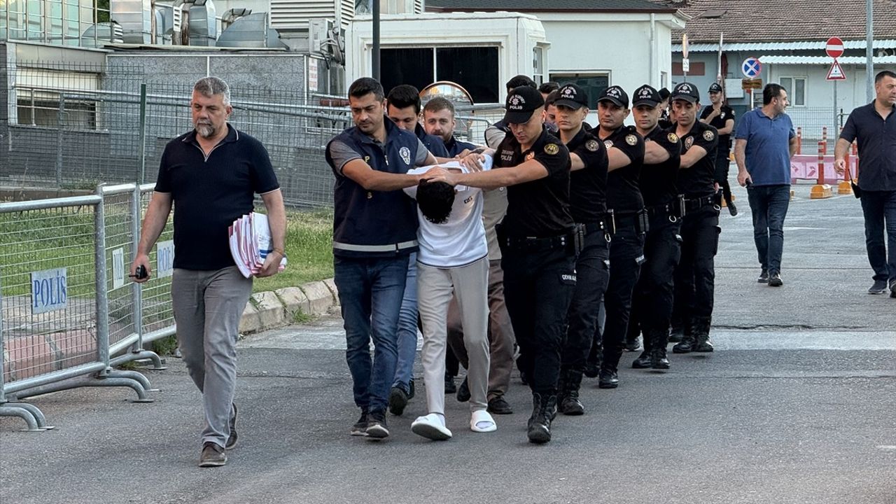 Gaziantep'te 'kaza' süsüyle esnafı gasp eden 9 şüpheli yakalandı