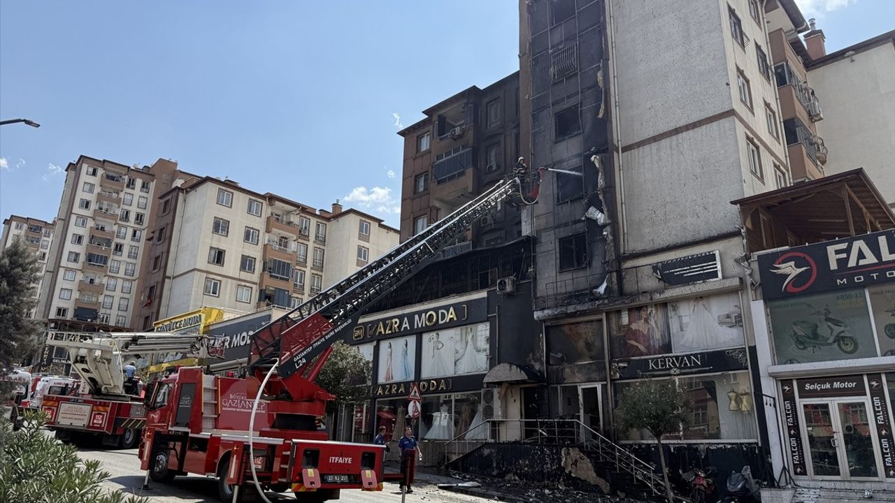 Gaziantep'te Yangın: 15 Kişi Dumandan Etkilendi