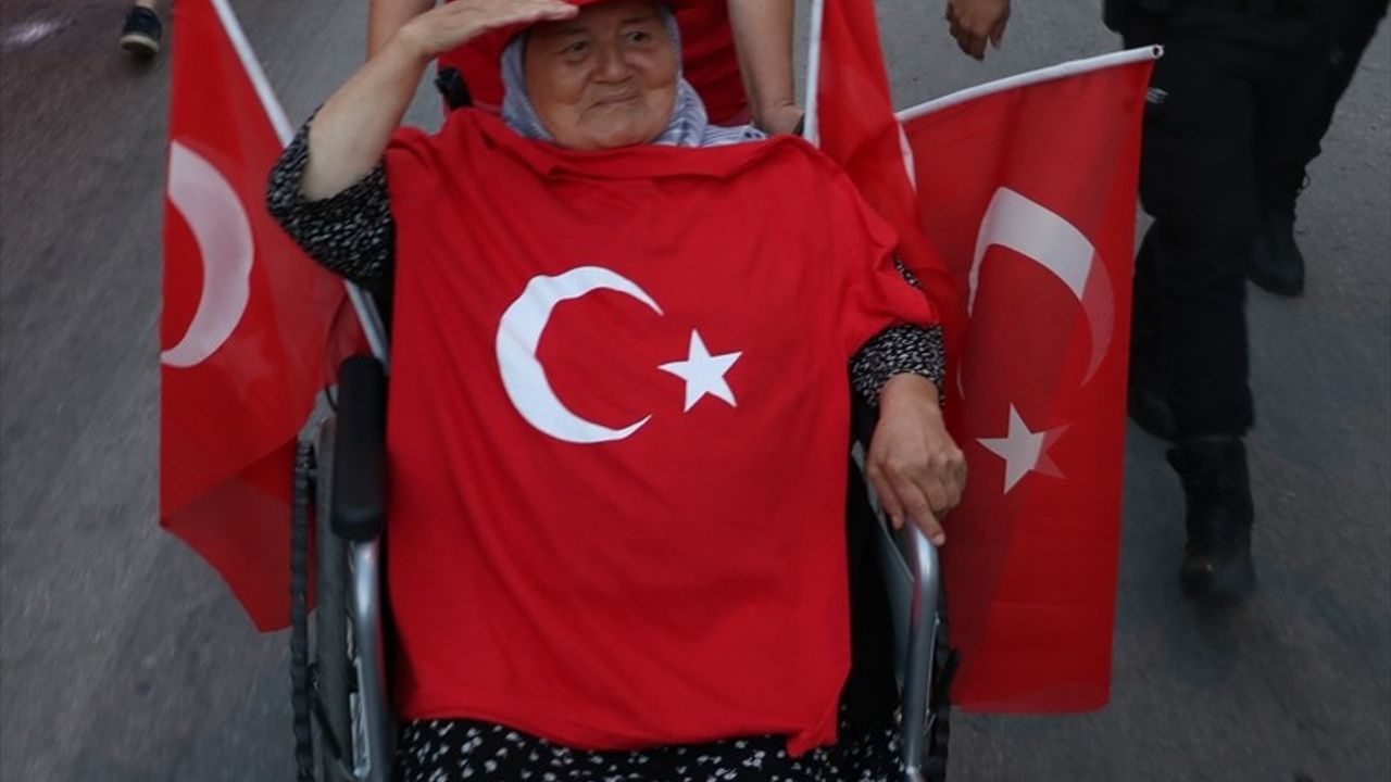Gaziantep ve Kilis'te 30 Ağustos Zafer Bayramı'nda Coşkulu Bayraklı Yürüyüş