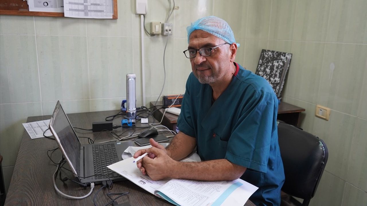 Gazze'de Doktorlar Açlığa rağmen Hayat Kurtarmaya Devam Ediyor