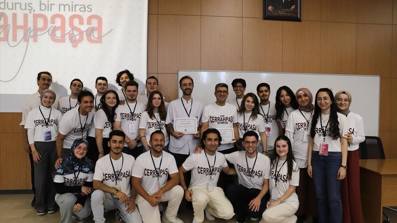 Geleceğin Hekimleri 'Bir Günlük Cerrahpaşalı' Etkinliğinde Buluştu