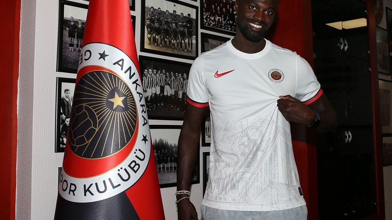 Gençlerbirliği, M'Baye Niang'ı 2 yıllık sözleşmeyle kadrosuna kattı