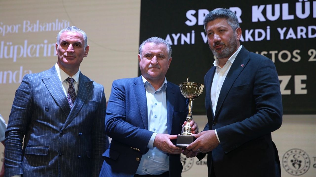 Gençlik ve Spor Bakanı Osman Aşkın Bak'tan Rize'de Spor Yatırımları Açıklaması