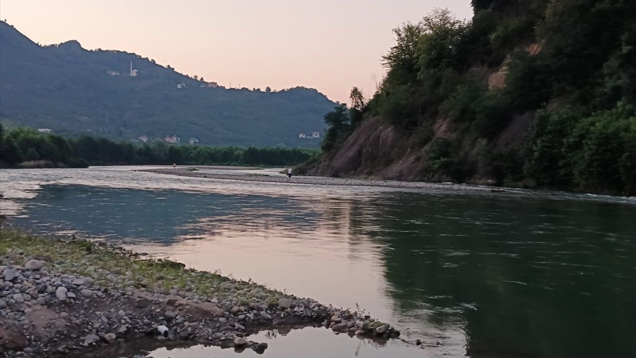Giresun'da Balık Tutarken Mahsur Kalan İki Kişi Kurtarıldı
