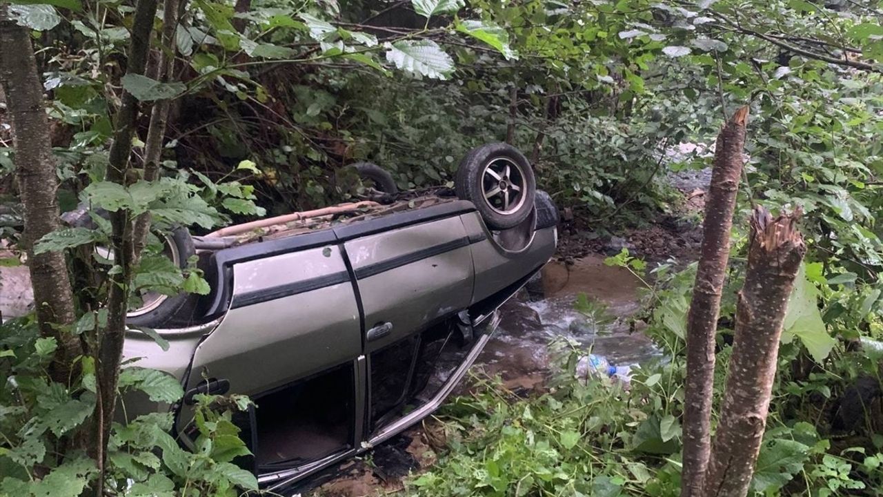 Giresun'da Dere Yatağına Devrilen Otomobil: 3 Yaralı