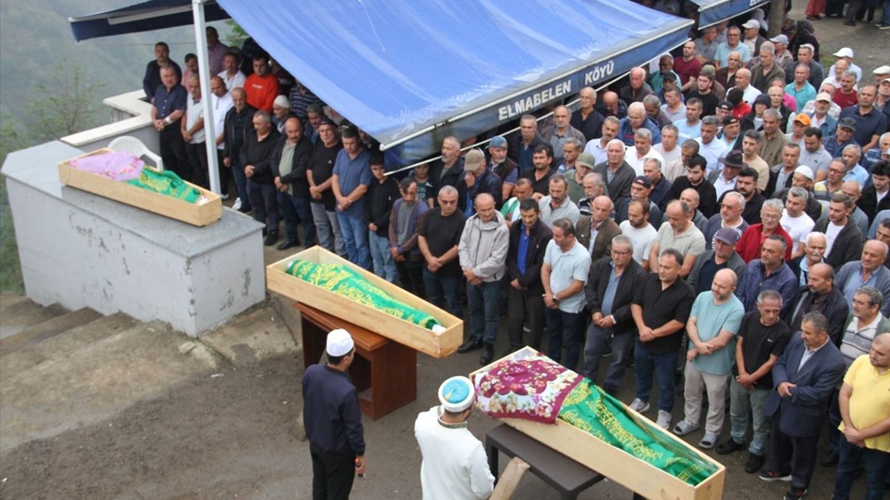 Giresun'da uçurum kazasında ölen 3 aile ferdi defnedildi