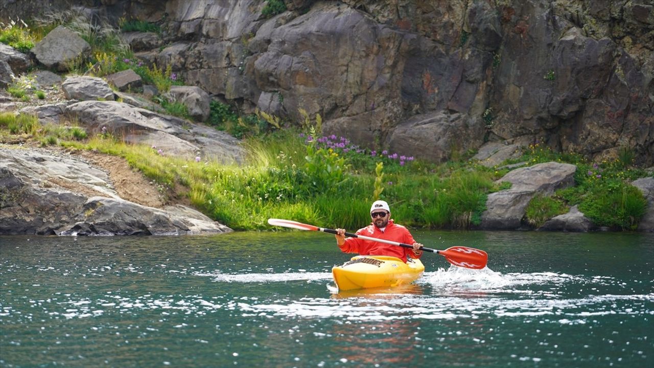 Gümüşhane'de Artabel Gölleri'nde Keyifli Kano Etkinliği