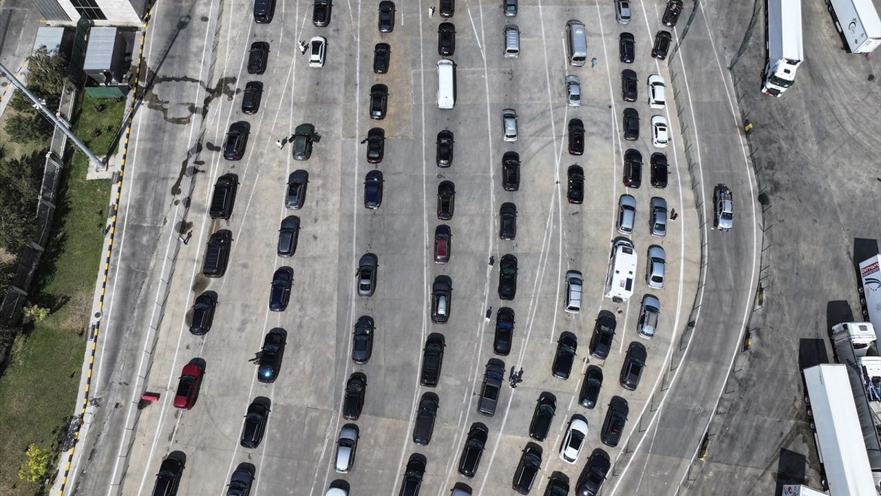 Gurbetçiler Kapıkule'de Buruk Dönüş Yaşıyor