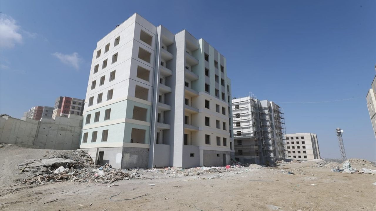 Hatay Defne'de 3 bin 722 Afet Konutu ve 7 Ticaret Merkezi İnşası Sürüyor