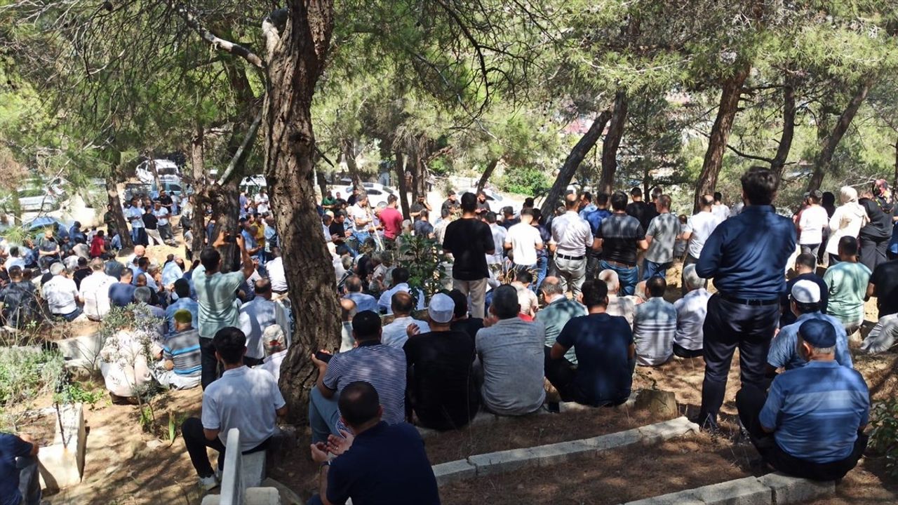 Hatay Hassa'da Trafik Kazası: 3 Kişinin Cenazesi Defnedildi