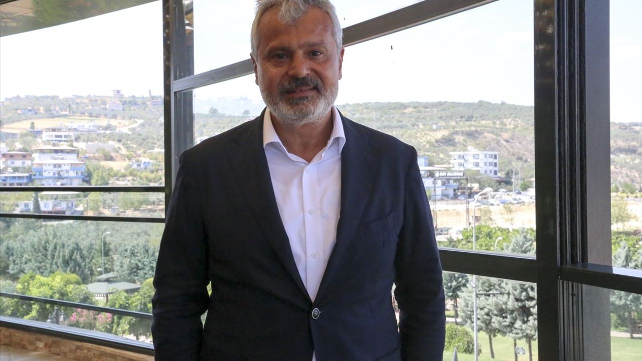 Hatay Stadyumu'nda Onarım ve Güçlendirme Çalışmaları Sürüyor