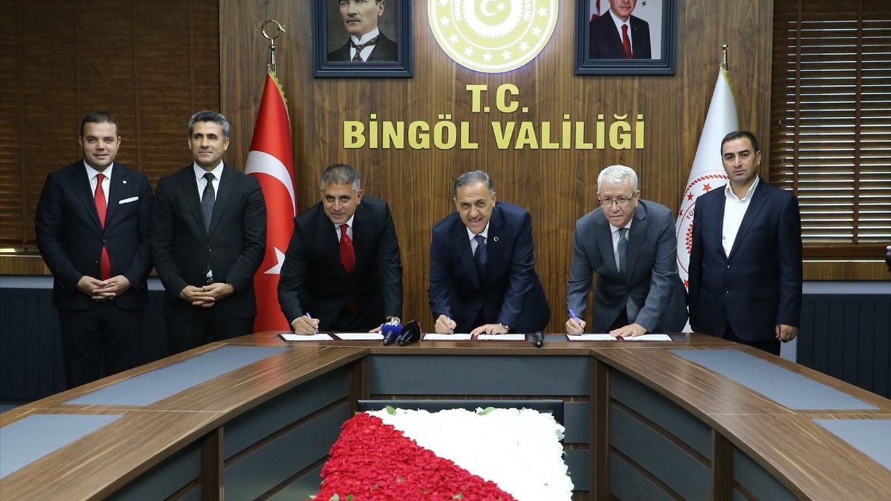 Hayırsever Veysel Demirci Bingöl'e 8 Derslikli Okul Yaptırıyor