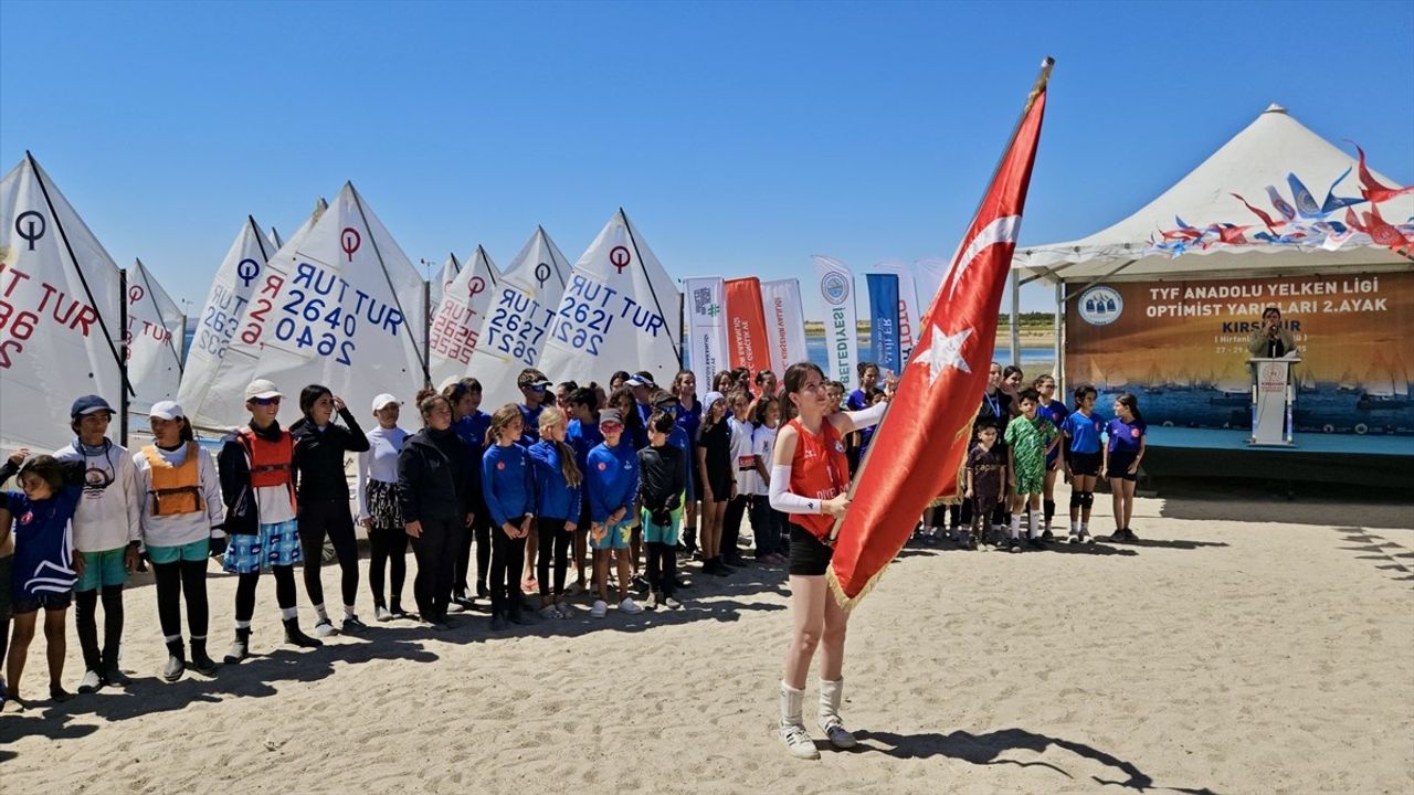 Hirfanlı'da Anadolu Yelken Ligi Optimist Yarışları Başladı